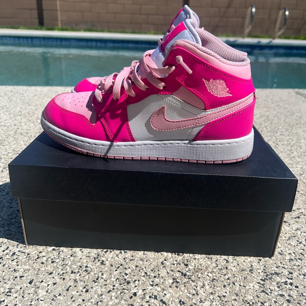 Nike air Jordan 1 mid/ 7 Youth